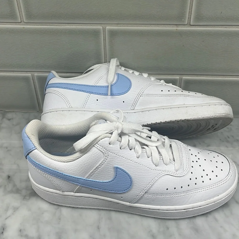 Nikes - Picture 1 of 1